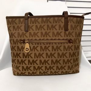 Michael Kors Jet Set Signature Tote
